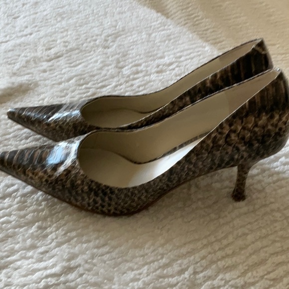 Nine West snake skin looking shoes. - Picture 2 of 4